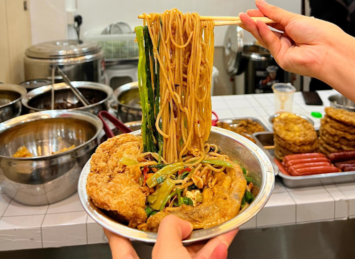 螺蛳粉制作技术分享：汤底、酸笋、辣油，拆解一碗地道螺蛳粉的门道