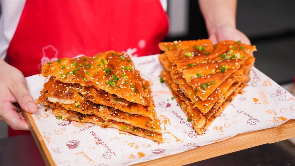 东莞摆摊卖酱香饼怎么样？2026 佬面虎虎皮酱香饼商用制作教程 + 摆摊经营干货