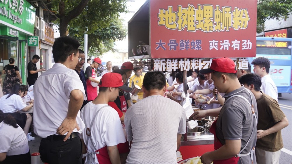 2026柳州做小吃选什么，地道螺蛳粉4大创业优势，工厂打工人也能做稳长久生意